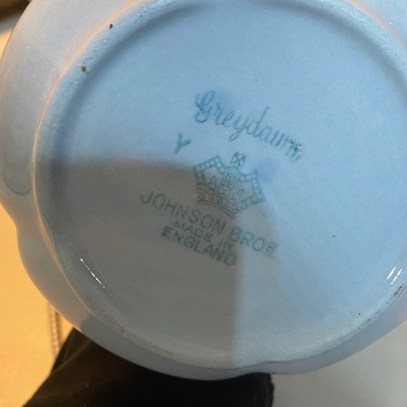 Vintage Johnson Brothers Greydawn Coffee Pot, creamer and egg cup - Picture 5 of 6